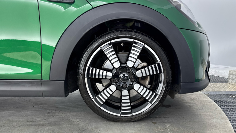 MINI Hatchback 2.0 Cooper S Exclusive 3dr Auto Petrol Hatchback